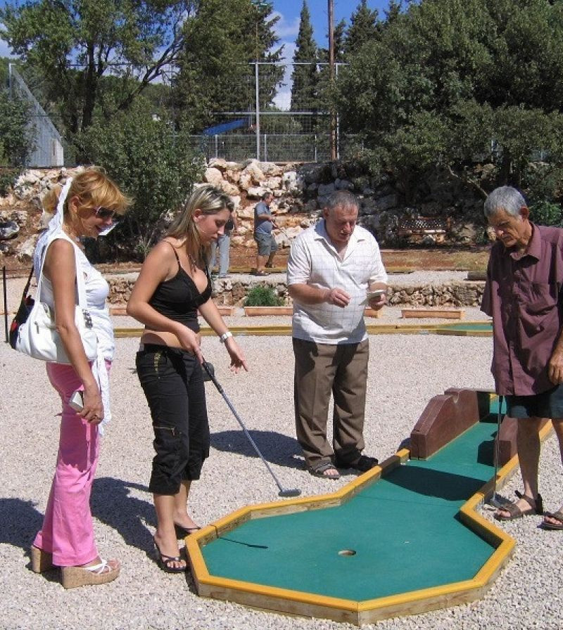 מיני גולף פרוד: 18 מסלולי מיני גולף